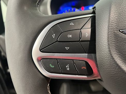 Used 2025 Chrysler Pacifica Select FWD image 53