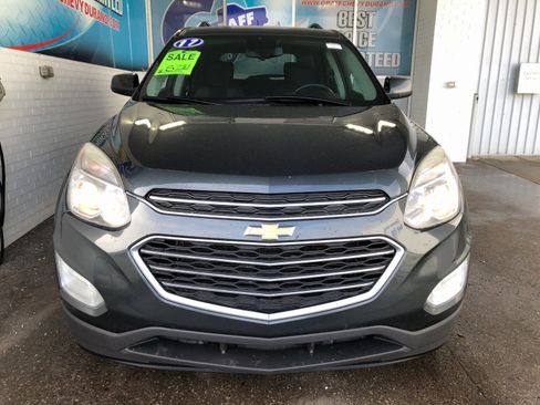 Used 2017 Chevrolet Equinox LT w/ Convenience Package FWD image 2