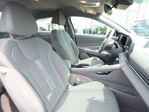 Certified 2025 Hyundai Elantra Sport FWD image 8