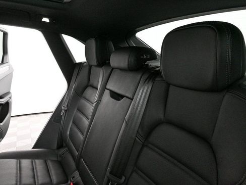 Certified 2026 Porsche Macan AWD/4WD image 22