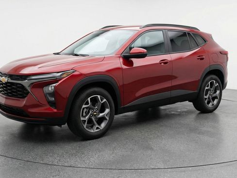 Used 2025 Chevrolet Trax LT image 3