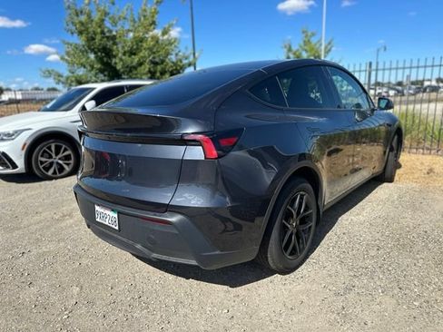 Used 2026 Tesla Model Y 2WD image 5