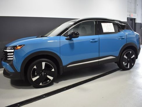 Certified 2025 Nissan Kicks SR image 2