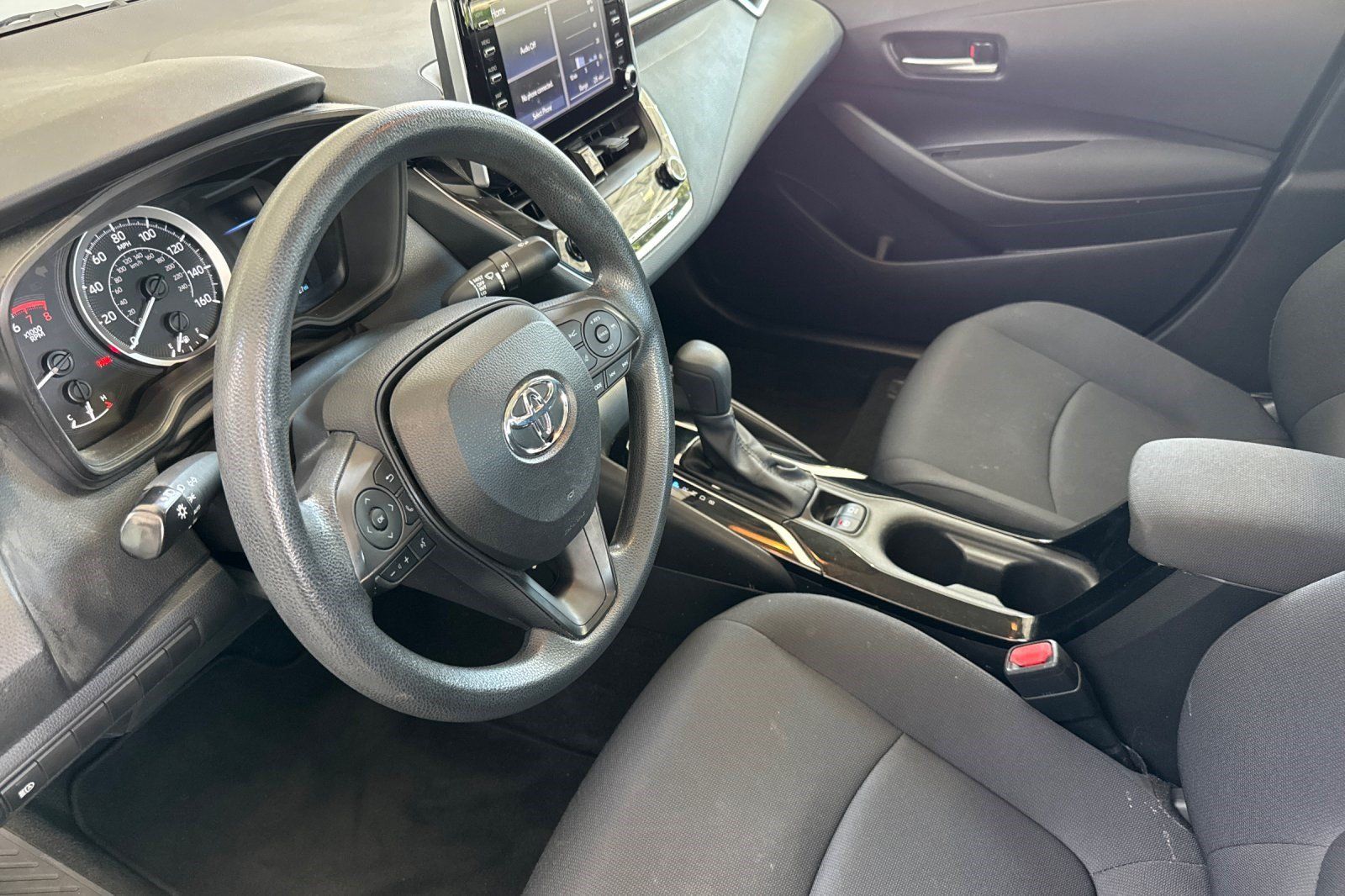 Used 2020 Toyota Corolla LE FWD image 11