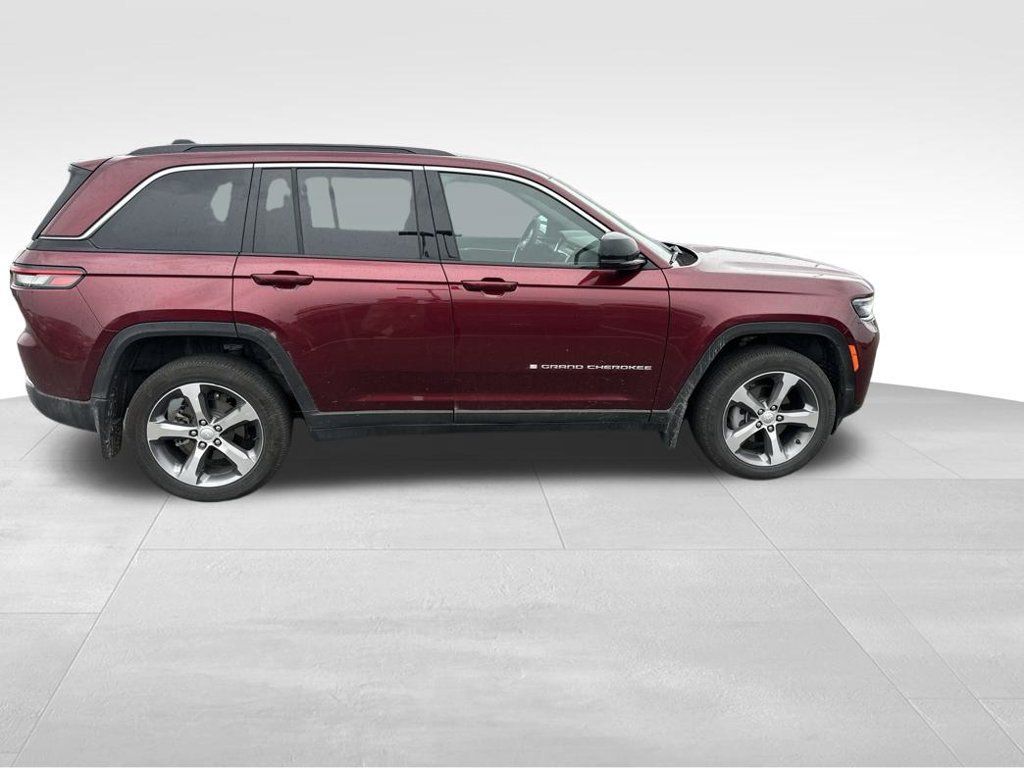 Used 2026 Jeep Grand Cherokee Limited AWD/4WD image 2