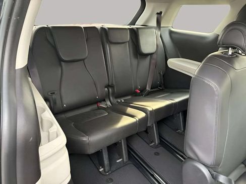 Used 2024 Kia Carnival LX FWD image 32