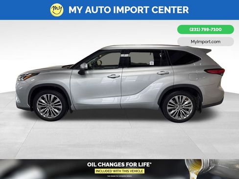 Used 2022 Toyota Highlander Platinum image 4