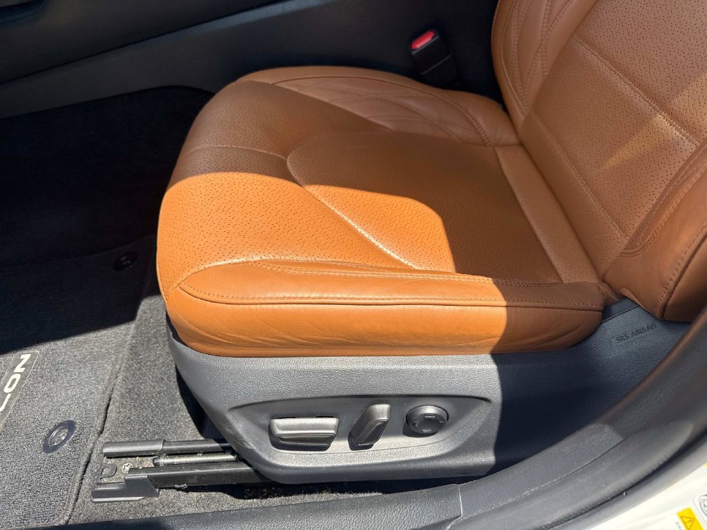 Used 2019 Toyota Avalon Limited FWD image 19