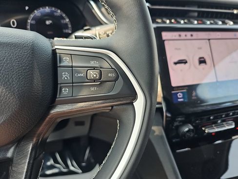 Used 2023 Jeep Grand Cherokee L Limited w/ Luxury Tech Group II AWD/4WD image 18