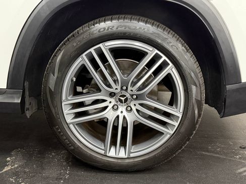 Used 2024 Mercedes-Benz GLS 450 4MATIC image 17