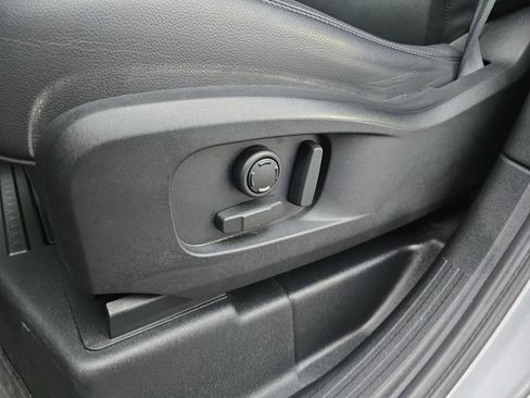 Used 2021 Land Rover Defender 110 SE image 29