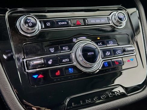 Used 2022 Lincoln Corsair AWD w/ Equipment Group 101A image 18