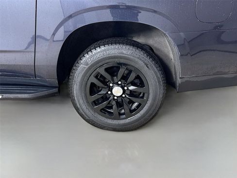 Used 2022 Chevrolet Suburban LT image 30