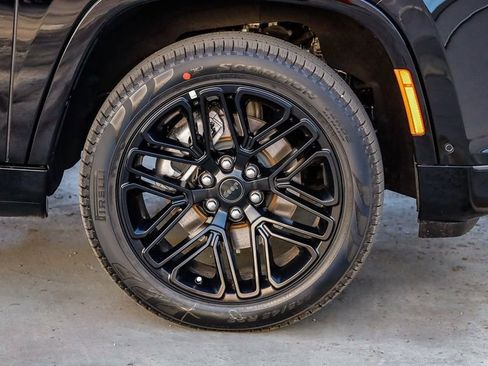 New 2026 Jeep Grand Wagoneer Limited image 11