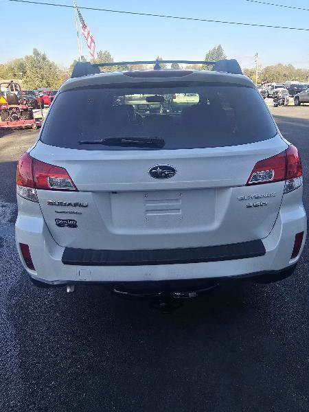 Used 2012 Subaru Outback 3.6R Limited w/ Moonroof Pkg AWD/4WD image 3
