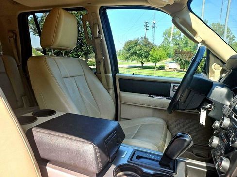 Used 2017 Ford Expedition XLT w/ Equipment Group 202A AWD/4WD image 23