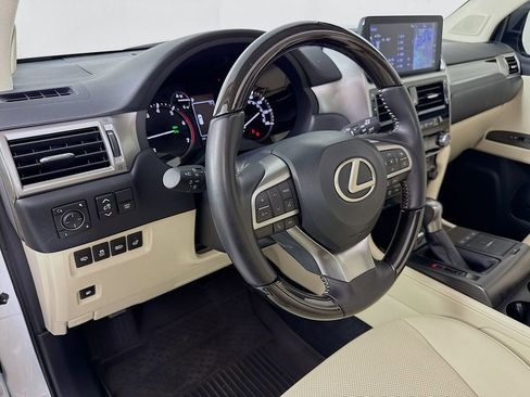 Used 2023 Lexus GX 460 Premium w/ Premium Package image 9