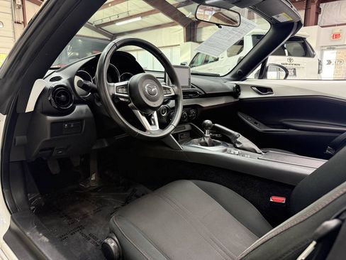Used 2016 MAZDA MX-5 Miata Club RWD image 15