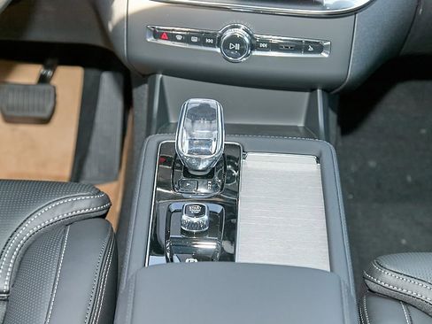 New 2026 Volvo XC90 B6 Ultra w/ Lounge Package image 29