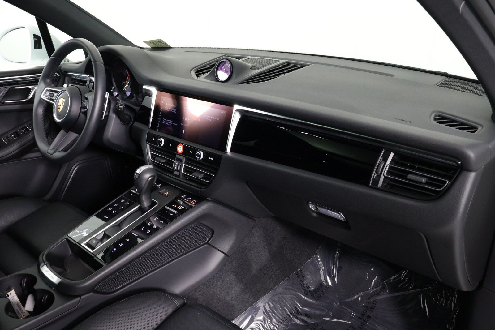 Certified 2026 Porsche Macan AWD/4WD image 24