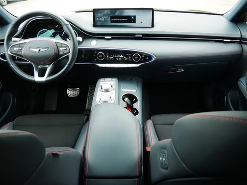 Used 2023 Genesis GV70 2.5T w/ Sport Prestige Package image 17