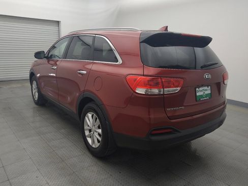 Used 2017 Kia Sorento LX w/ LX Convenience Package image 5