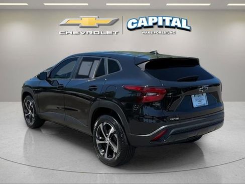 Used 2024 Chevrolet Trax RS w/ Driver Confidence Package FWD image 3