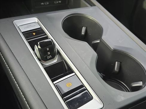 Certified 2025 Volkswagen Atlas SE image 10