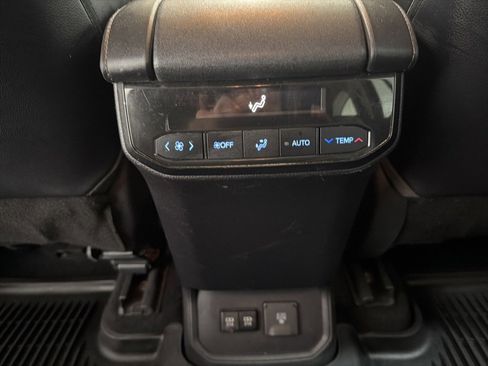 Used 2021 Toyota Highlander Limited image 22