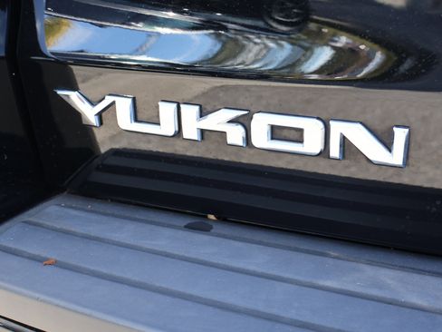 Used 2020 GMC Yukon SLT w/ Premium Edition image 9