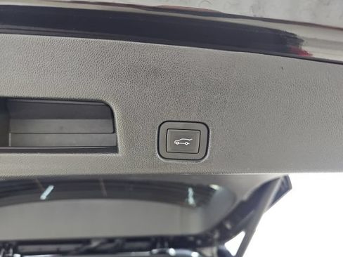Used 2025 Buick Enclave Preferred AWD/4WD image 6