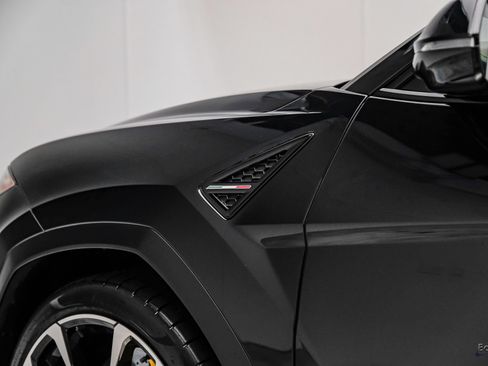 Used 2022 Lamborghini Urus AWD/4WD image 31
