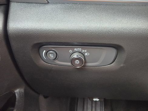 Used 2023 Chevrolet Traverse LT w/ Rear Camera Mirror Package image 20