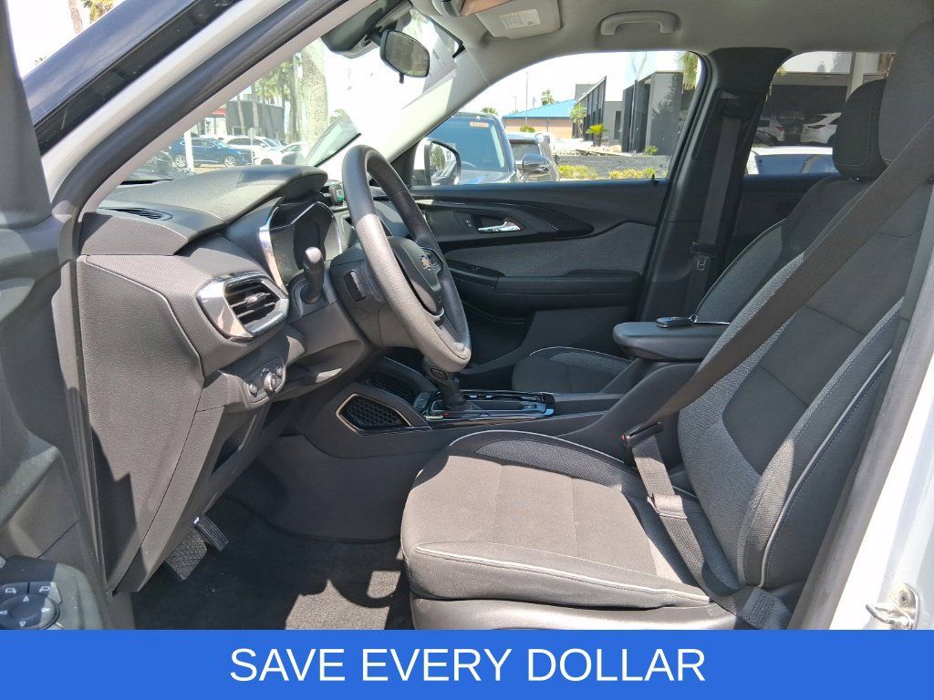 Used 2023 Chevrolet TrailBlazer LT FWD image 9