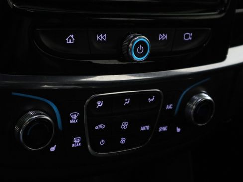 Used 2023 Chevrolet Traverse LT FWD image 26