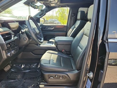Certified 2025 GMC Yukon XL Denali w/ Denali Reserve Package AWD/4WD image 13