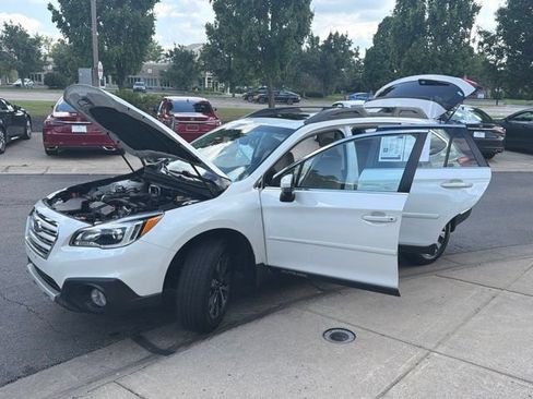 Used 2017 Subaru Outback 2.5i Limited AWD/4WD image 10