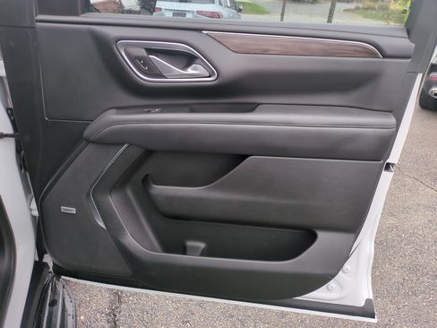 Used 2021 Chevrolet Suburban LT AWD/4WD image 33
