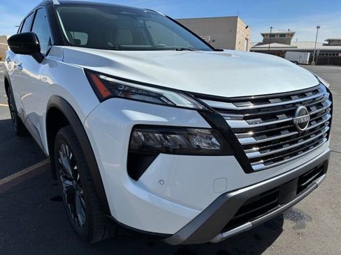 Certified 2025 Nissan Rogue SL w/ Tech Package image 8