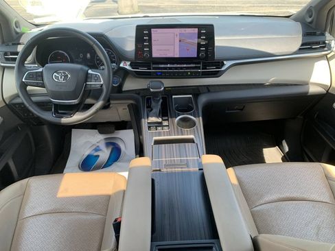 Used 2021 Toyota Sienna Limited AWD/4WD image 16