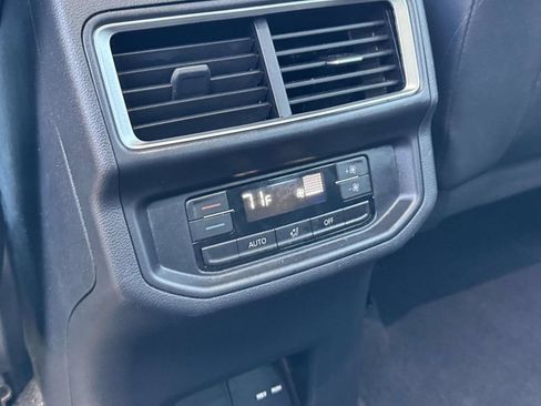 Used 2025 Volkswagen Atlas SE AWD/4WD image 32