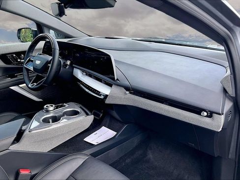 Certified 2025 Cadillac Optiq Sport 2 w/ LPO, Floor Liner Package AWD/4WD image 26