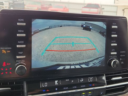 Used 2023 Toyota Sienna XLE w/ XLE Plus Package FWD image 15