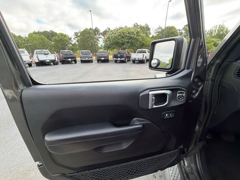 Used 2020 Jeep Gladiator Sport w/ Quick Order Package 24S AWD/4WD image 9