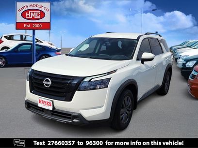 Used 2024 Nissan Pathfinder SV w/ Black Appearance Package