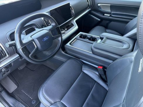 Used 2025 Ford Expedition Platinum AWD/4WD image 4