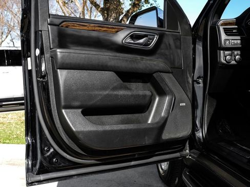 Used 2024 Chevrolet Suburban Premier image 45