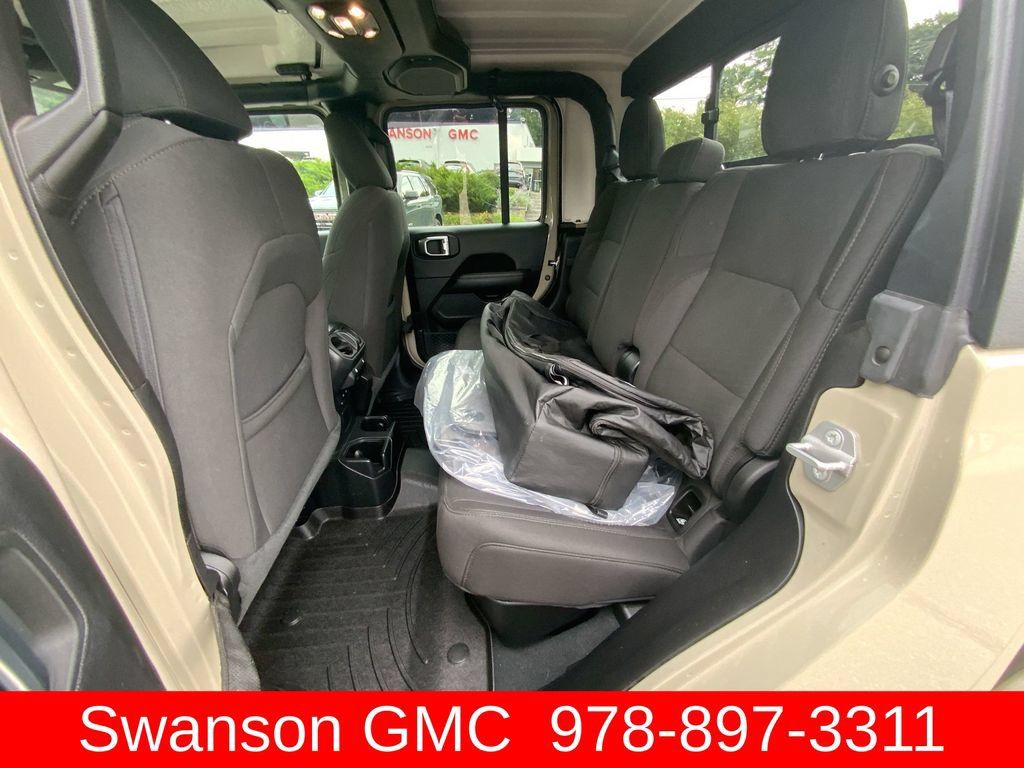 Used 2022 Jeep Gladiator Overland AWD/4WD image 26