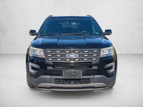 Used 2017 Ford Explorer XLT w/ Equipment Group 202A image 2