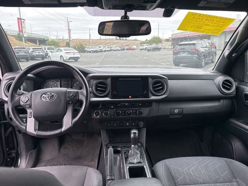 Used 2016 Toyota Tacoma TRD Off-Road AWD/4WD image 9